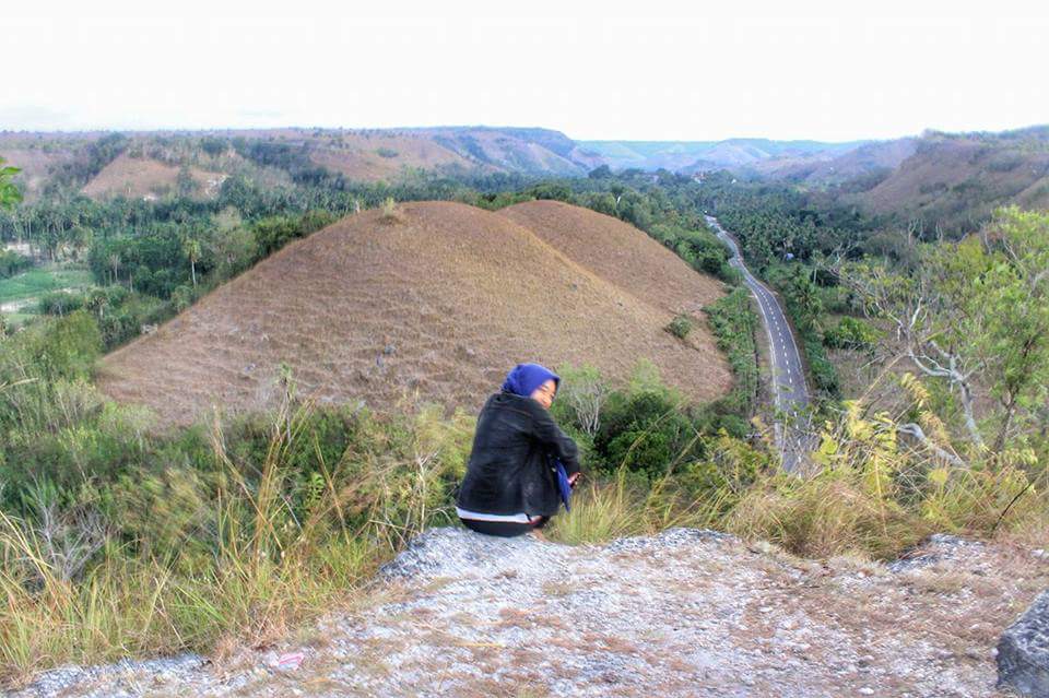 Bukit Kembar Rindu ketika musim kemarau. Foto: Google Maps / Aisyah Bee Fivor