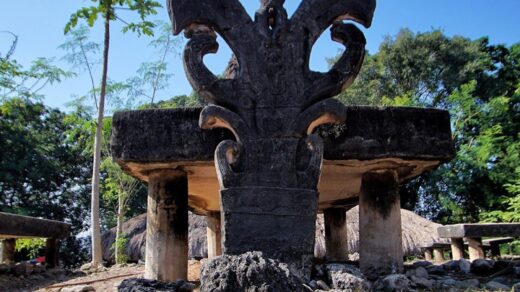 Kuburan Tua di Kampung Adat Praigoli Sumba