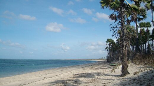Pantai Benda di Sumba Timur, belum banyak dikunjungi wisatawan. Foto: Google Maps / Matthias Jungk