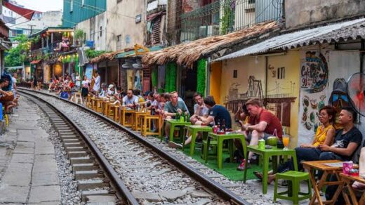 wisata kereta hanoi